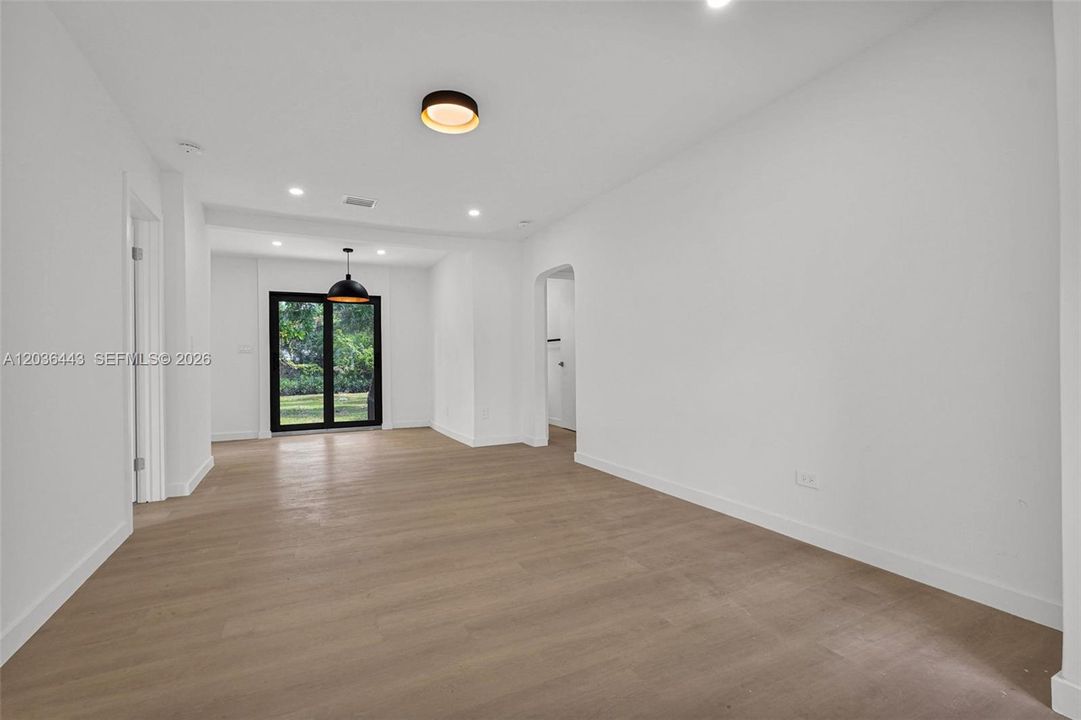 В аренду: $4,500 (4 спален, 2 ванн, 1000 Квадратных фут)