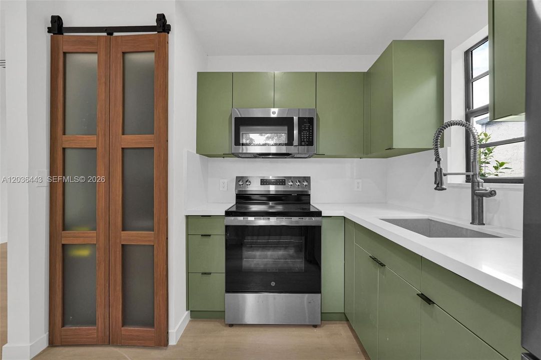 В аренду: $4,500 (4 спален, 2 ванн, 1000 Квадратных фут)