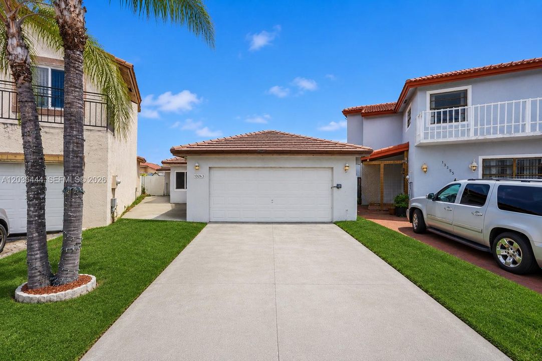 For Sale: $810,000 (4 beds, 2 baths, 1824 Square Feet)