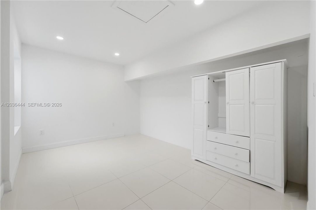 For Sale: $810,000 (4 beds, 2 baths, 1824 Square Feet)