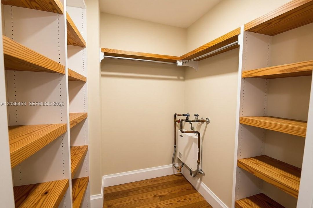 For Rent: $4,800 (2 beds, 2 baths, 1420 Square Feet)