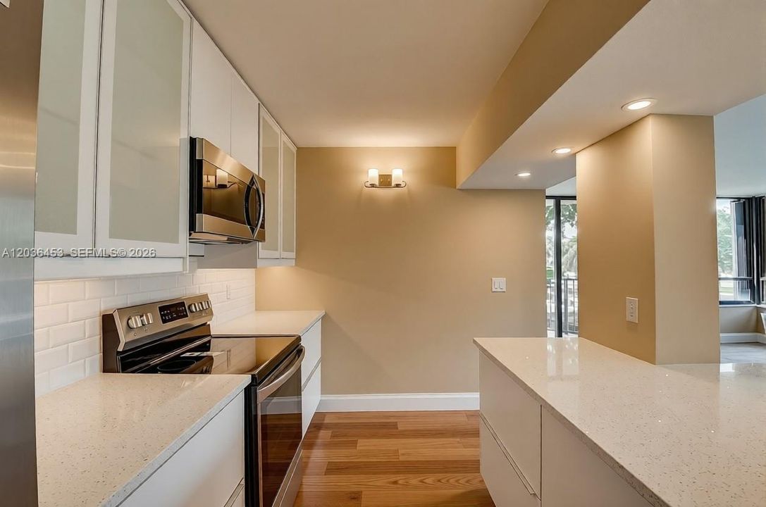 For Rent: $4,800 (2 beds, 2 baths, 1420 Square Feet)