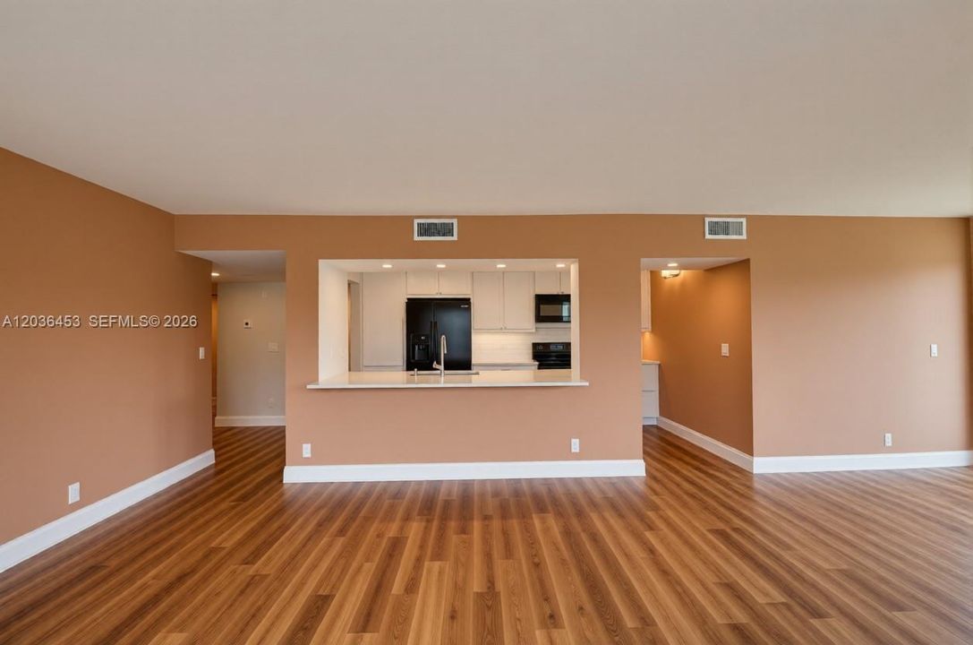 For Rent: $4,800 (2 beds, 2 baths, 1420 Square Feet)