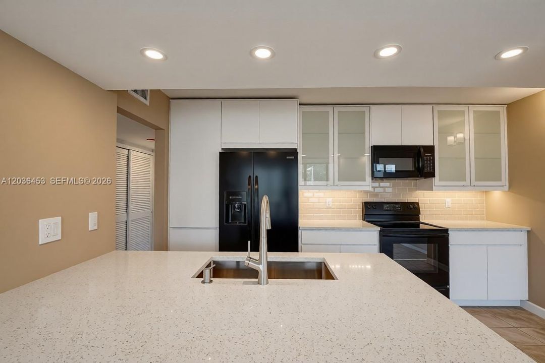 For Rent: $4,800 (2 beds, 2 baths, 1420 Square Feet)