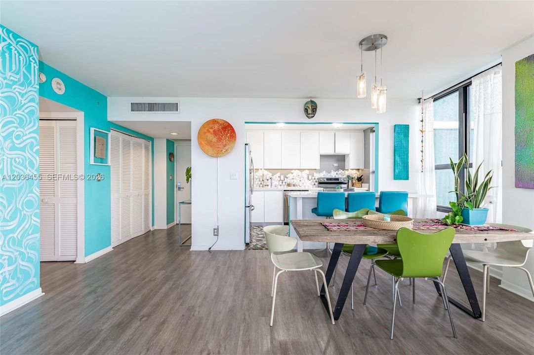 Living rm/dining rm/ kitchen