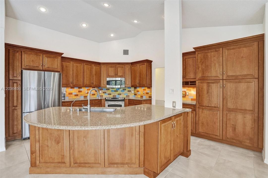 En Venta: $999,000 (3 camas, 3 baños, 2318 Pies cuadrados)