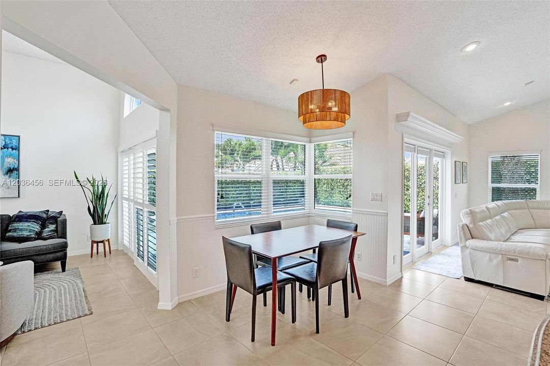En Venta: $999,000 (3 camas, 3 baños, 2318 Pies cuadrados)