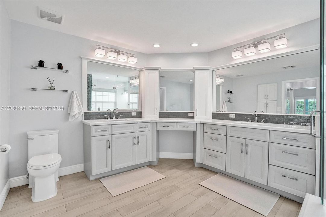 En Venta: $999,000 (3 camas, 3 baños, 2318 Pies cuadrados)