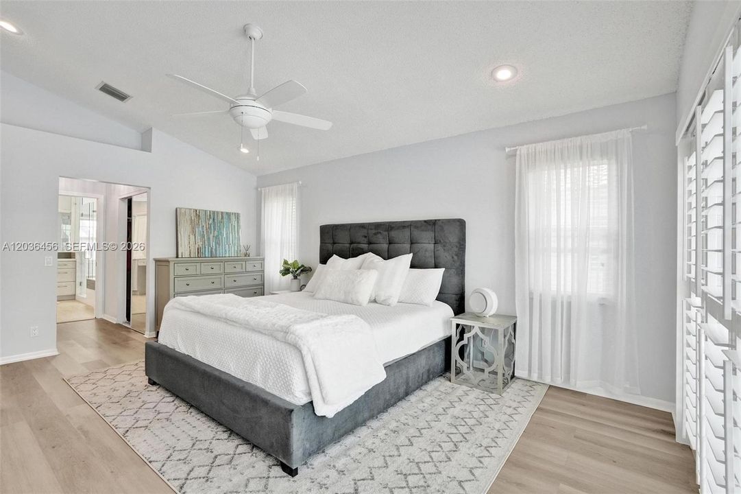 En Venta: $999,000 (3 camas, 3 baños, 2318 Pies cuadrados)