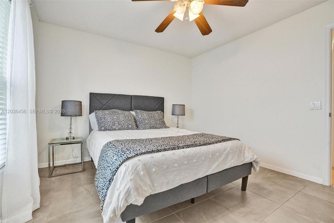 En Venta: $999,000 (3 camas, 3 baños, 2318 Pies cuadrados)