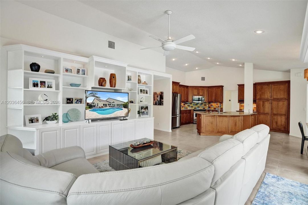 En Venta: $999,000 (3 camas, 3 baños, 2318 Pies cuadrados)