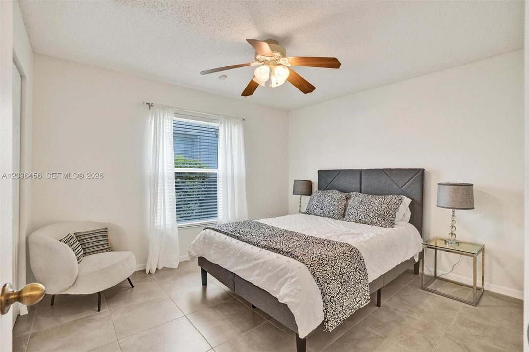 En Venta: $999,000 (3 camas, 3 baños, 2318 Pies cuadrados)