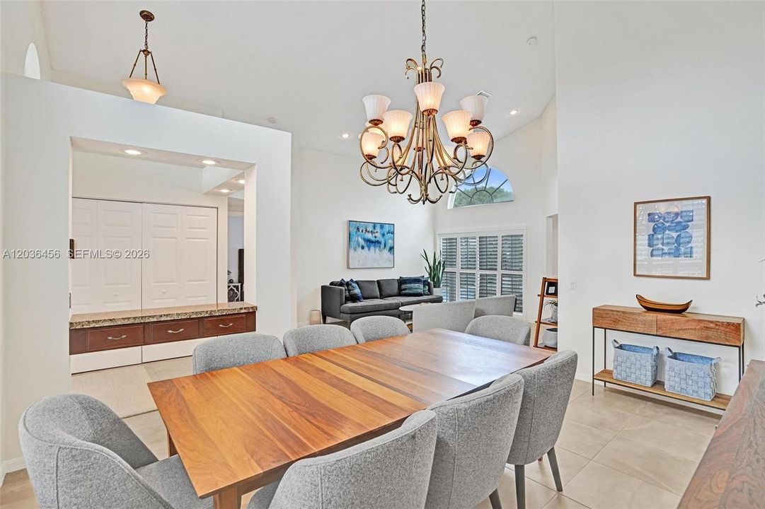 En Venta: $999,000 (3 camas, 3 baños, 2318 Pies cuadrados)