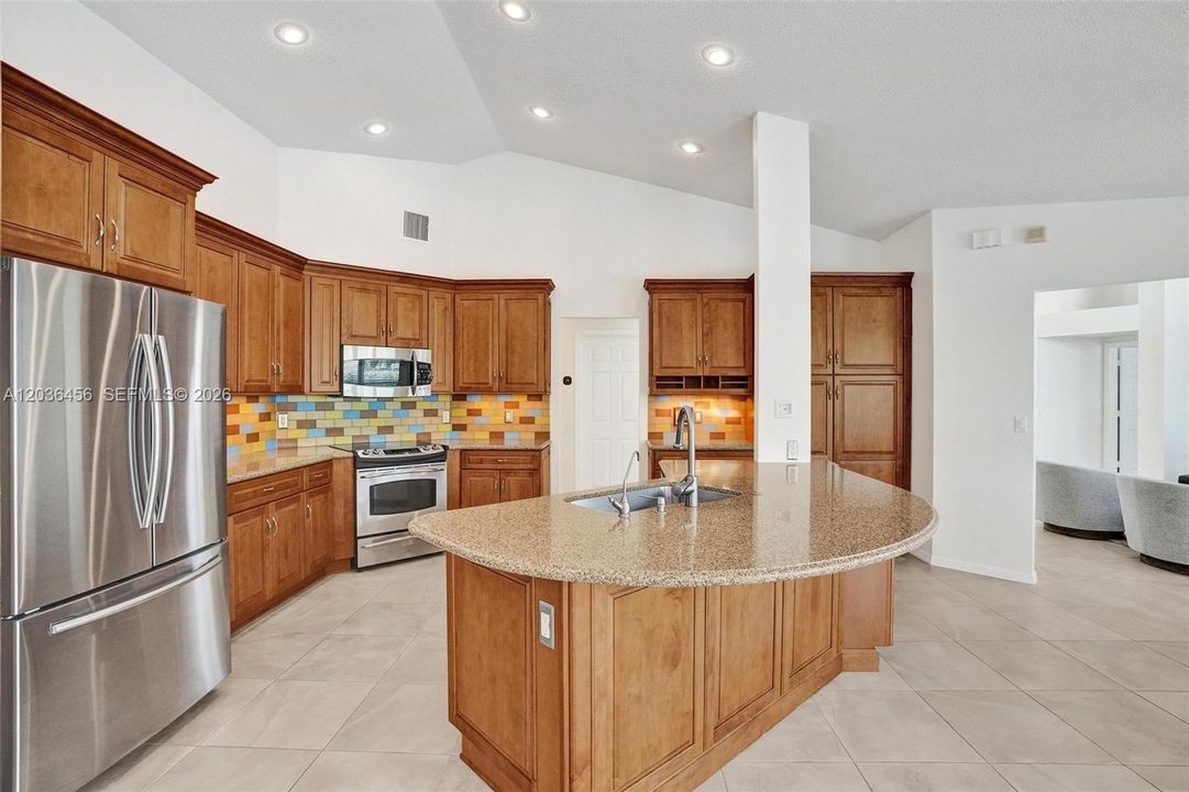 En Venta: $999,000 (3 camas, 3 baños, 2318 Pies cuadrados)