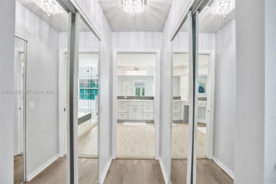 En Venta: $999,000 (3 camas, 3 baños, 2318 Pies cuadrados)