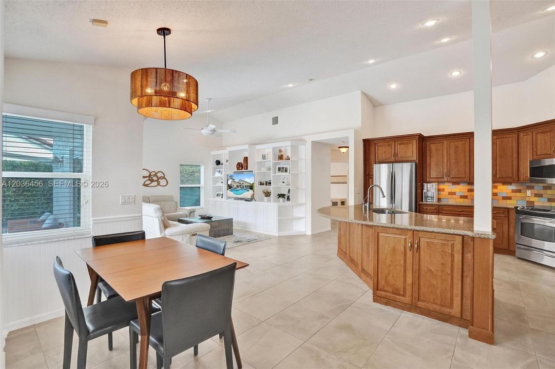 En Venta: $999,000 (3 camas, 3 baños, 2318 Pies cuadrados)