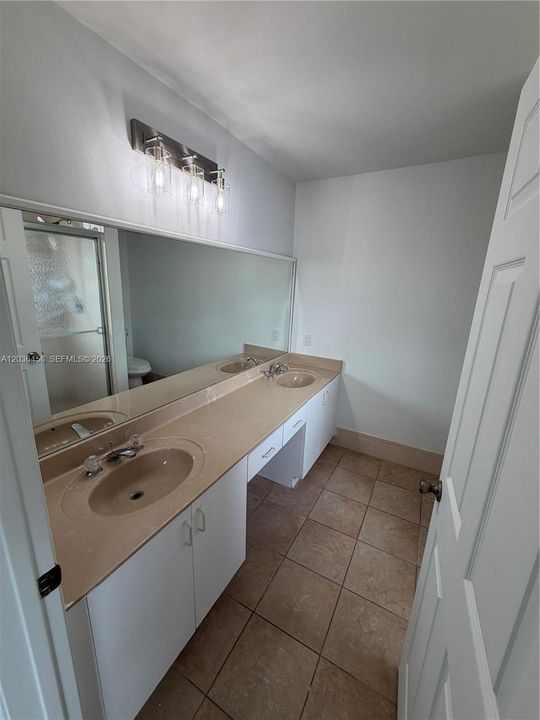 В аренду: $3,300 (3 спален, 2 ванн, 1667 Квадратных фут)