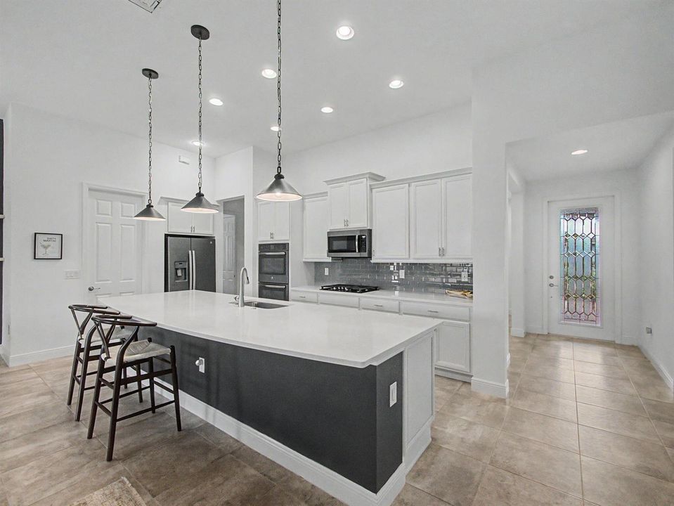 Kitchen/Foyer