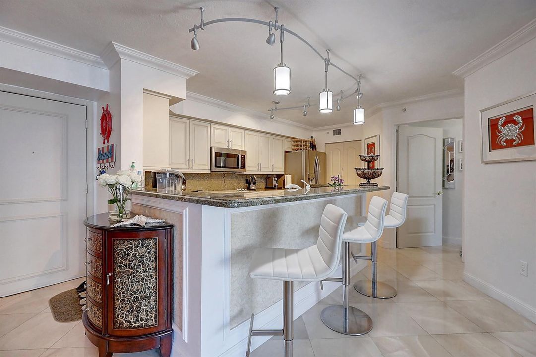 BREAKFAST BAR