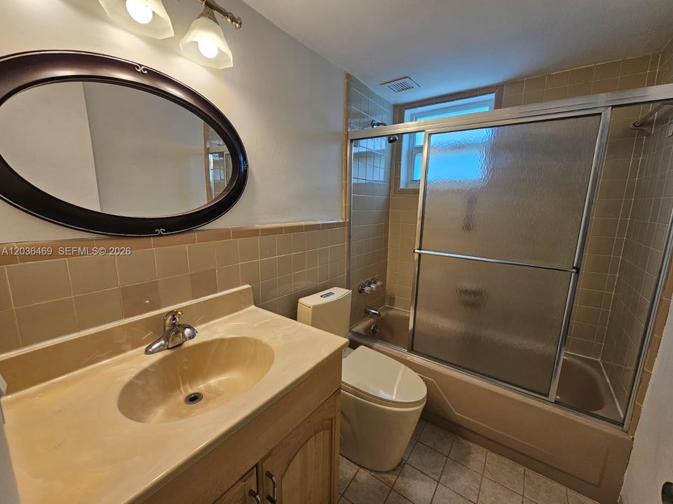 For Rent: $2,900 (2 beds, 1 baths, 725 Square Feet)