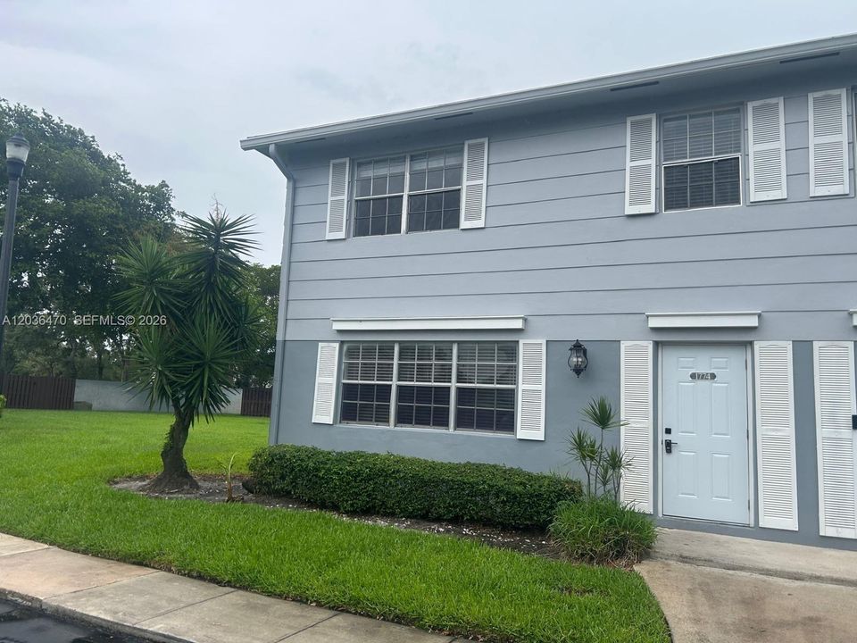 For Rent: $2,950 (3 beds, 2 baths, 1630 Square Feet)