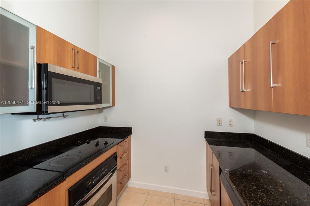 For Rent: $2,600 (1 beds, 1 baths, 846 Square Feet)