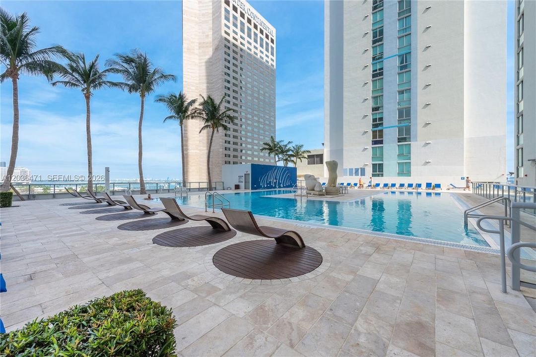 For Rent: $2,600 (1 beds, 1 baths, 846 Square Feet)