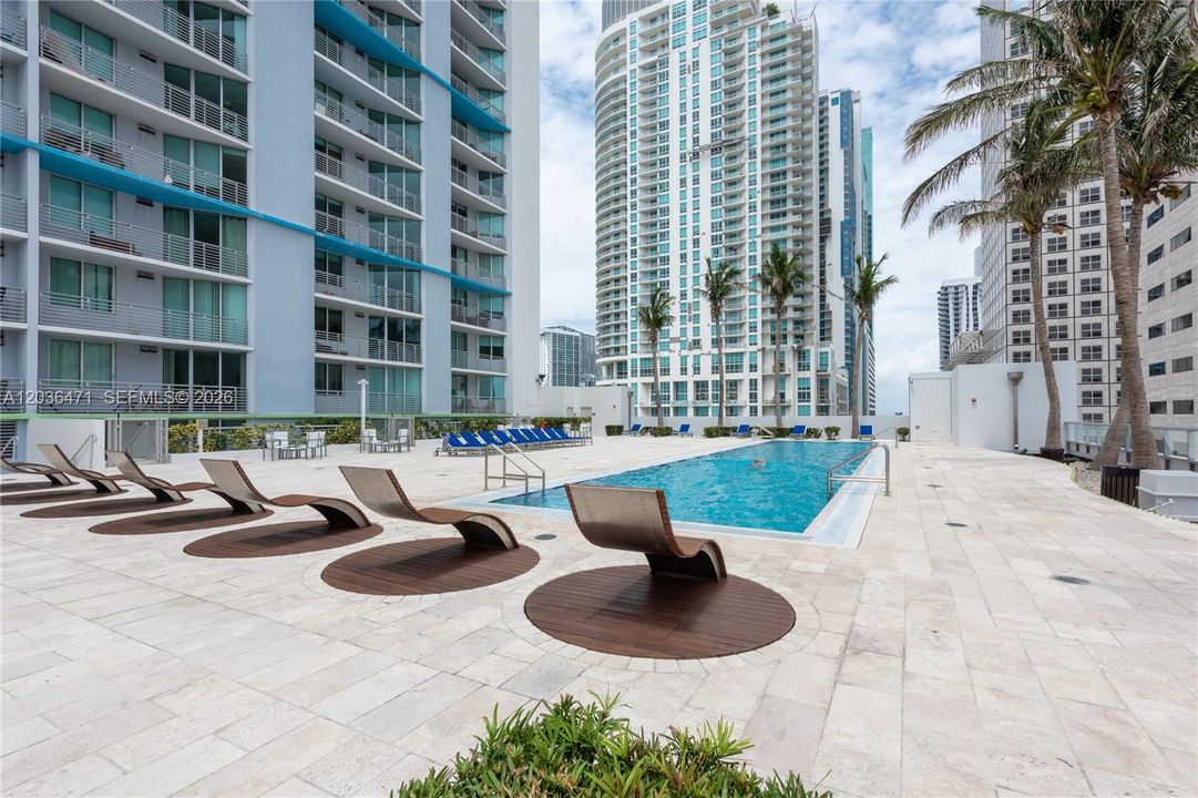 For Rent: $2,600 (1 beds, 1 baths, 846 Square Feet)