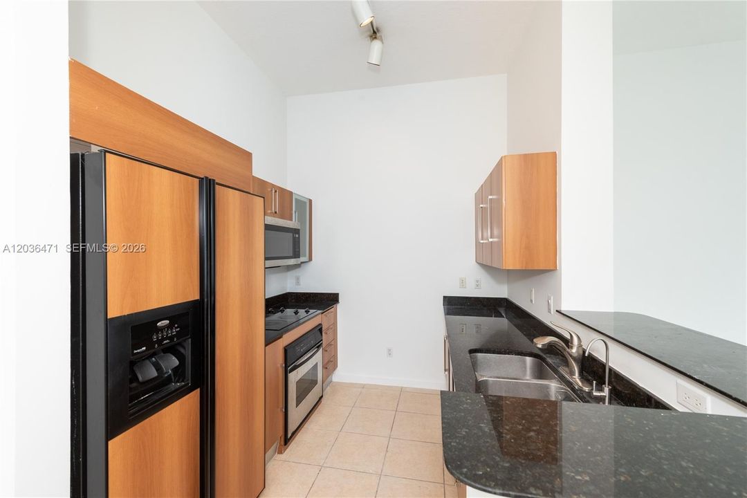 For Rent: $2,600 (1 beds, 1 baths, 846 Square Feet)