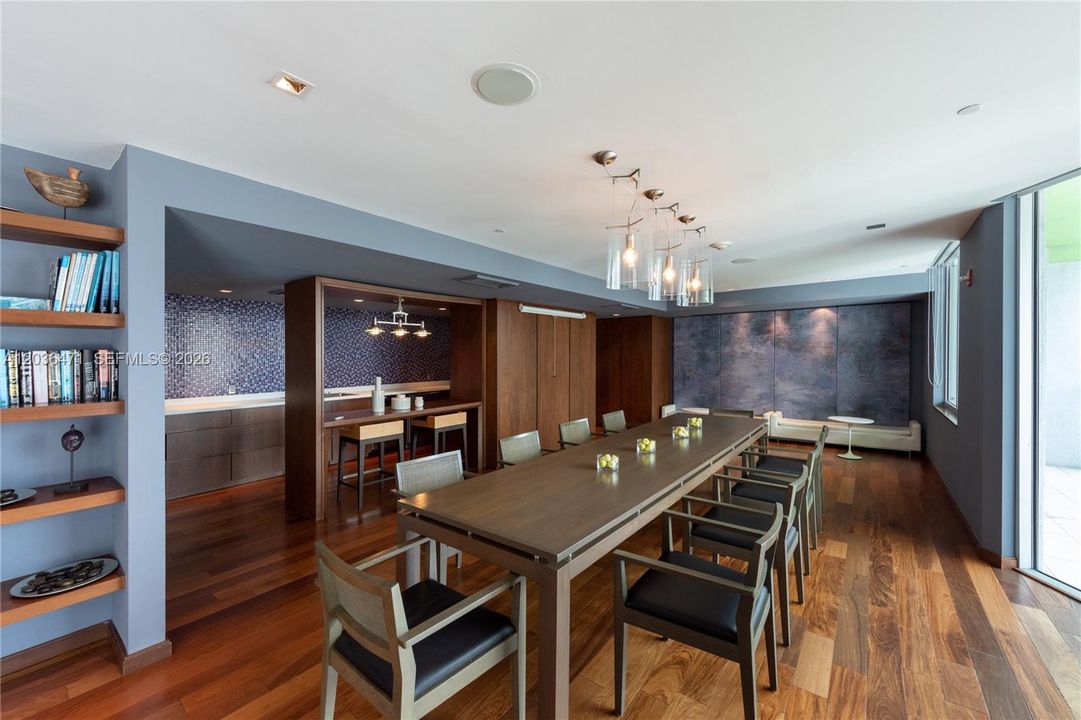 For Rent: $2,600 (1 beds, 1 baths, 846 Square Feet)