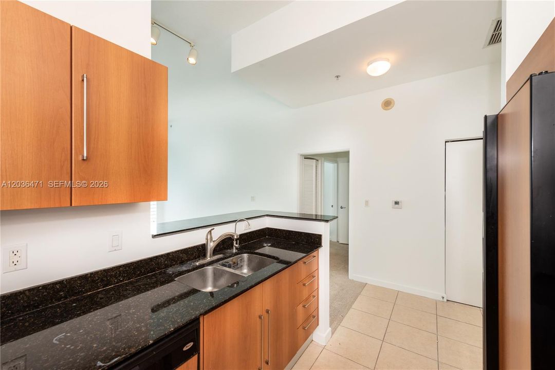 For Rent: $2,600 (1 beds, 1 baths, 846 Square Feet)