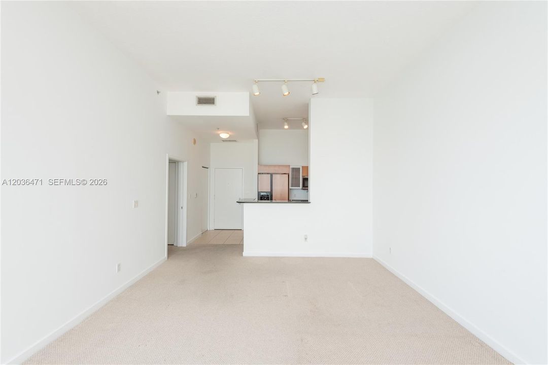 For Rent: $2,600 (1 beds, 1 baths, 846 Square Feet)