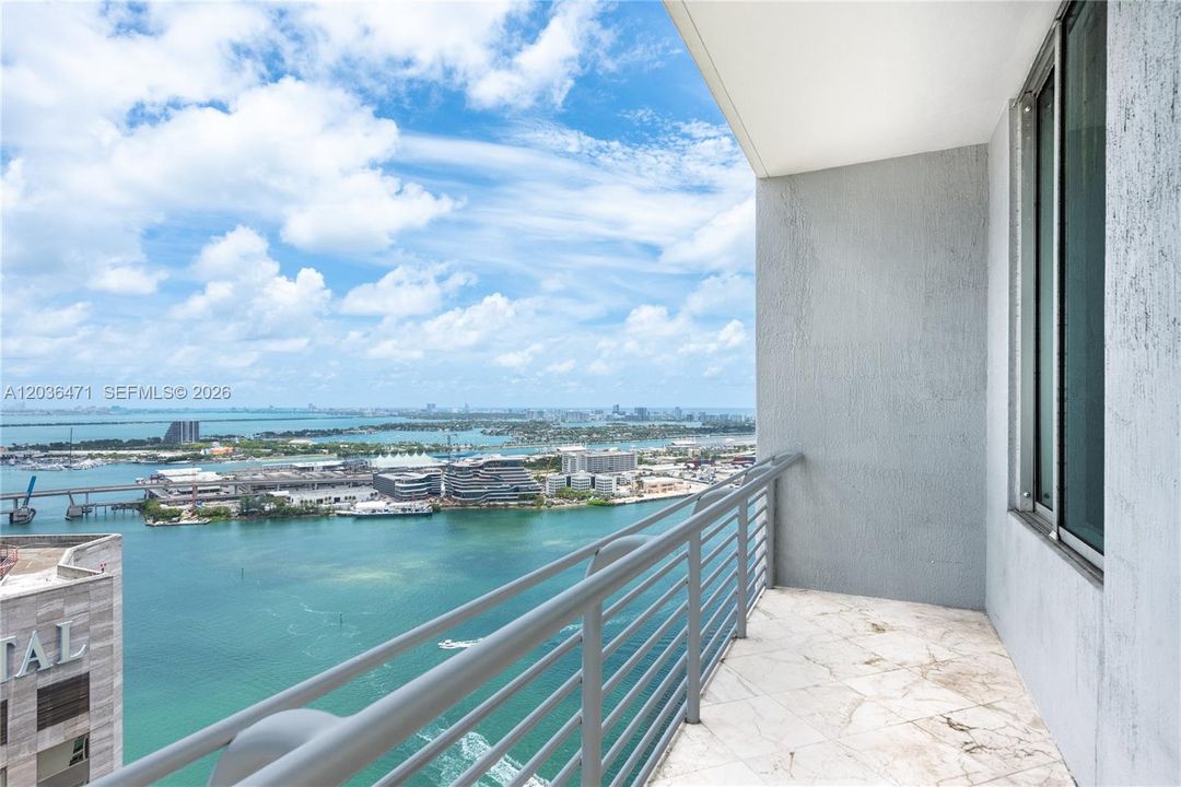 For Rent: $2,600 (1 beds, 1 baths, 846 Square Feet)
