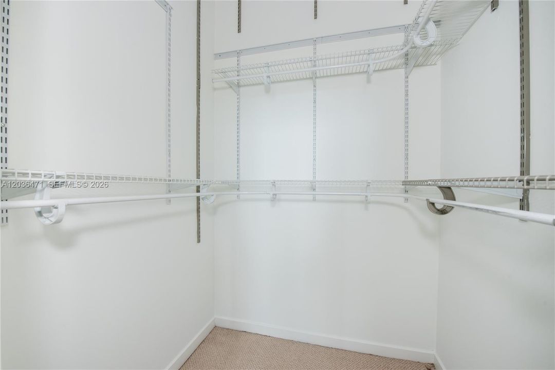 For Rent: $2,600 (1 beds, 1 baths, 846 Square Feet)
