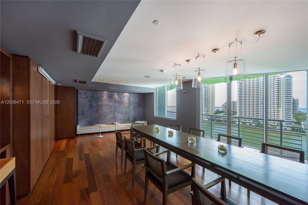 For Rent: $2,600 (1 beds, 1 baths, 846 Square Feet)