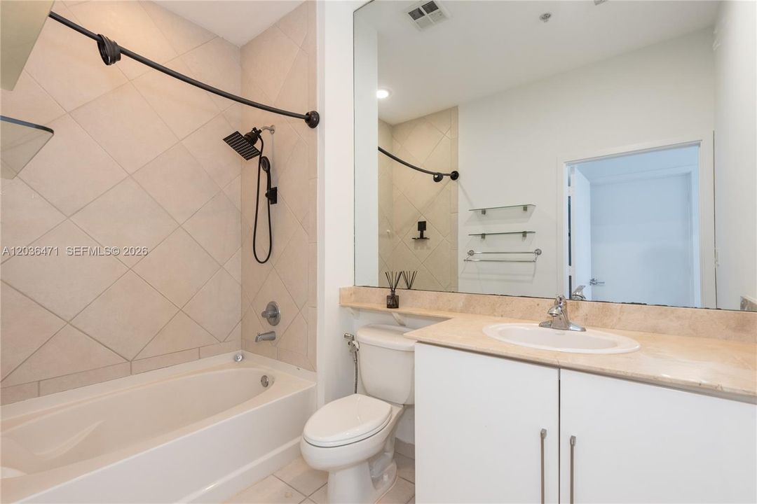 For Rent: $2,600 (1 beds, 1 baths, 846 Square Feet)