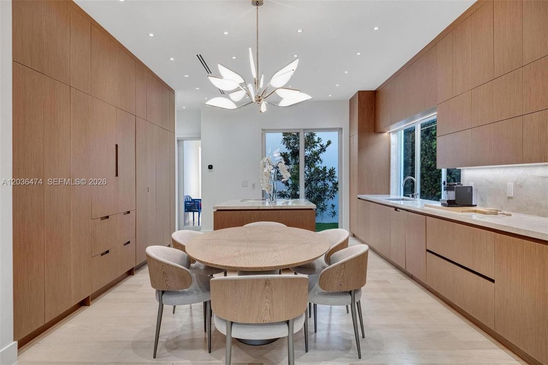 待售: $8,800,000 (6 贝兹, 6 浴室, 4922 平方英尺)