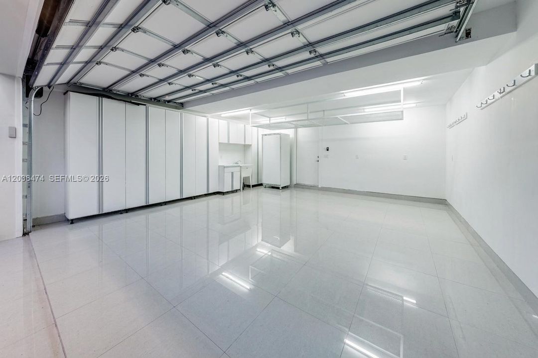 2 Covered parkings with AC