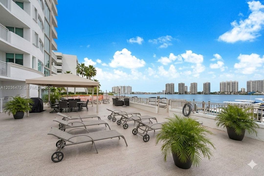 For Sale: $1,275,000 (3 beds, 3 baths, 2220 Square Feet)