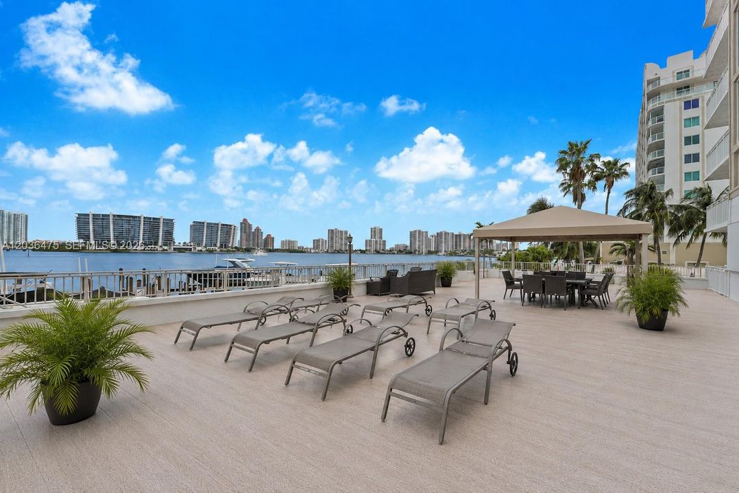 For Sale: $1,275,000 (3 beds, 3 baths, 2220 Square Feet)