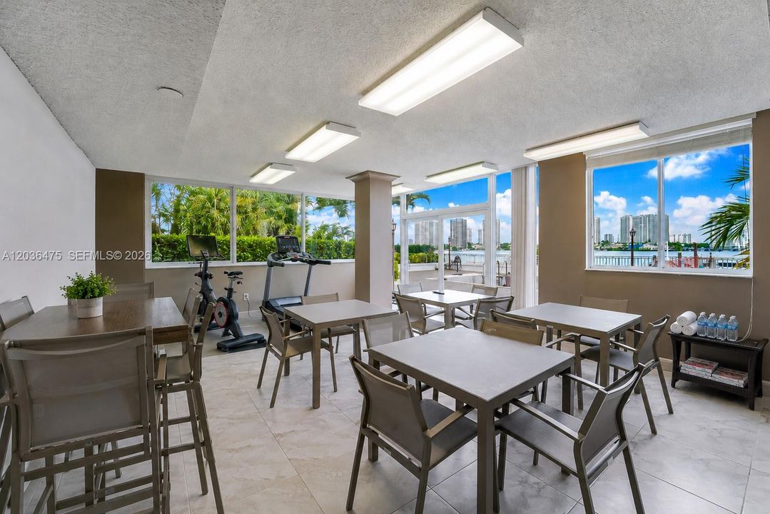 For Sale: $1,275,000 (3 beds, 3 baths, 2220 Square Feet)