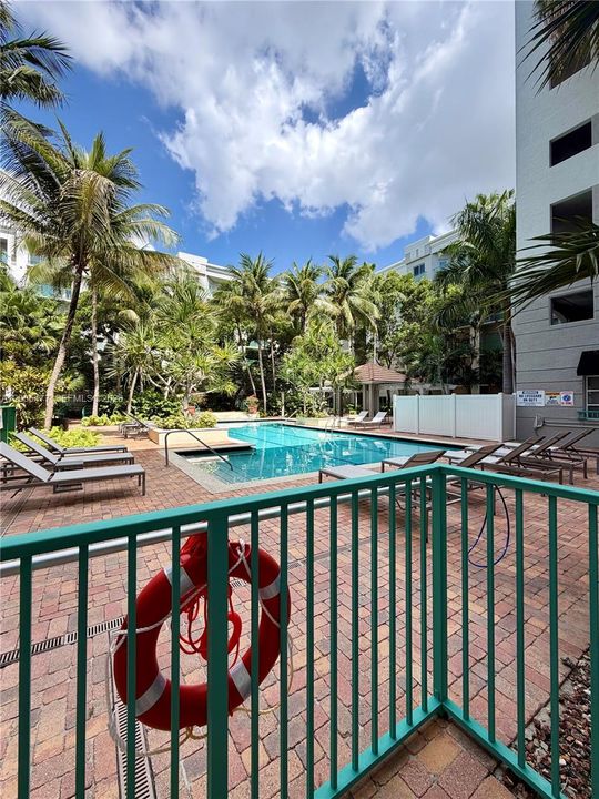 For Rent: $2,950 (2 beds, 2 baths, 1010 Square Feet)