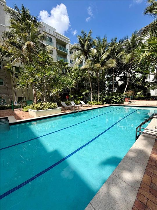 For Rent: $2,950 (2 beds, 2 baths, 1010 Square Feet)