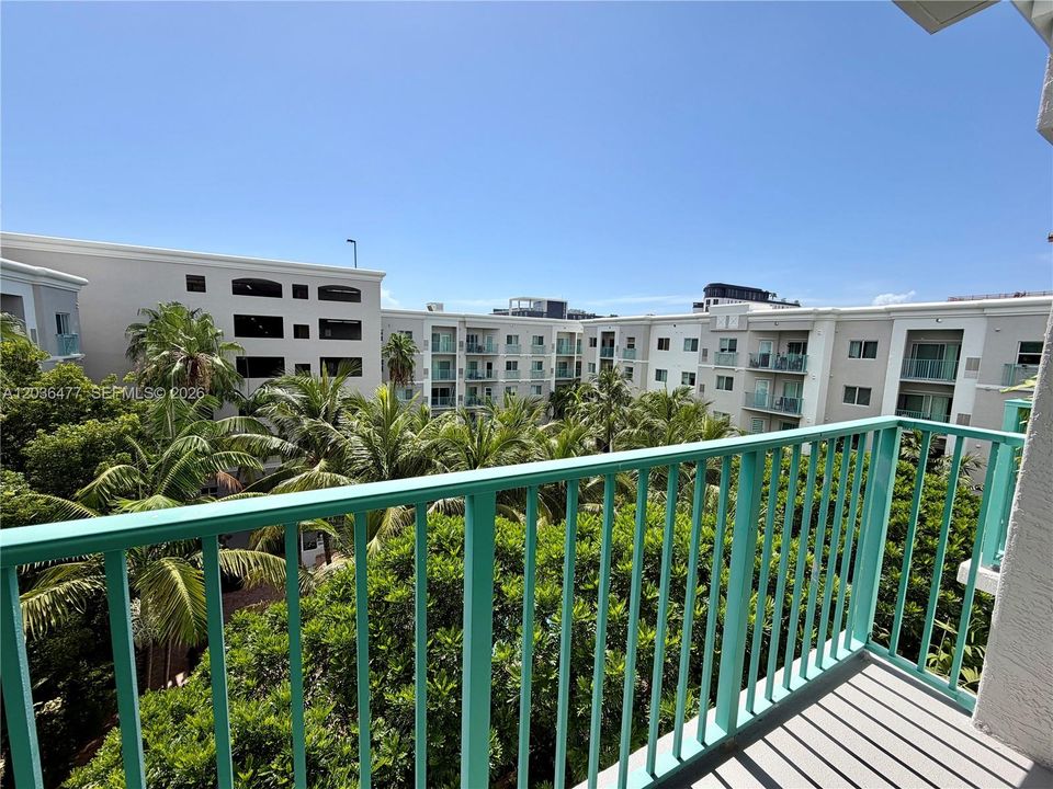 For Rent: $2,950 (2 beds, 2 baths, 1010 Square Feet)