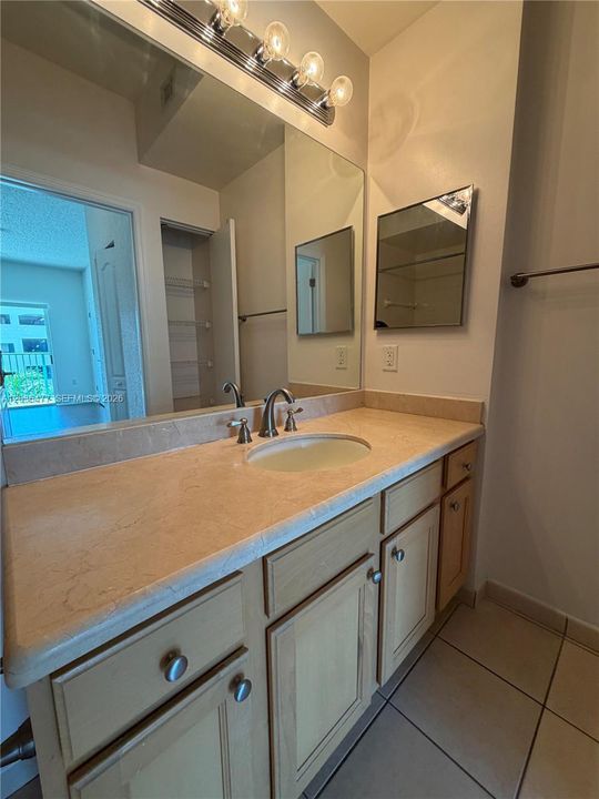 For Rent: $2,950 (2 beds, 2 baths, 1010 Square Feet)
