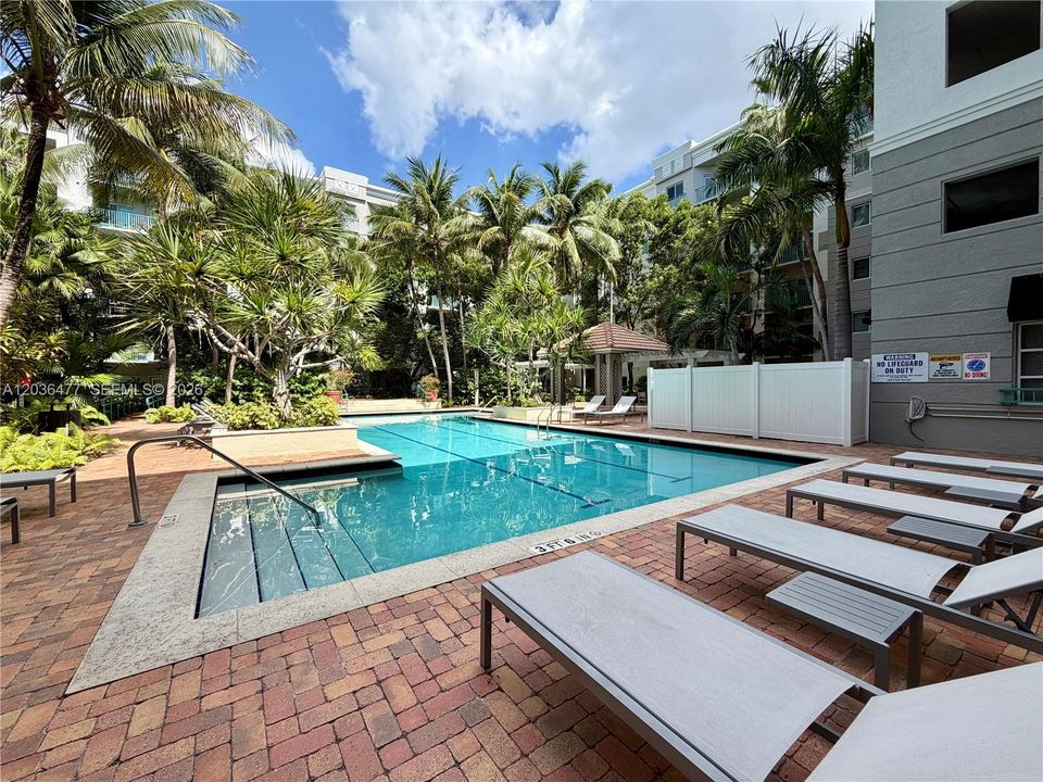 For Rent: $2,950 (2 beds, 2 baths, 1010 Square Feet)