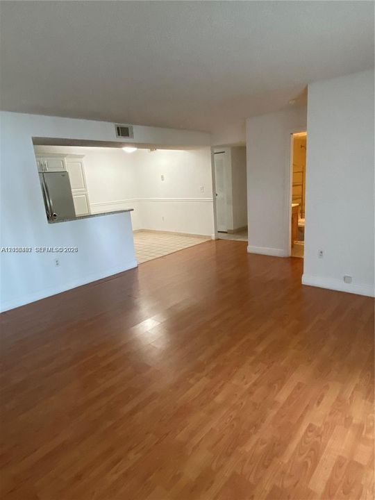 En Venta: $289,900 (2 camas, 2 baños, 1016 Pies cuadrados)