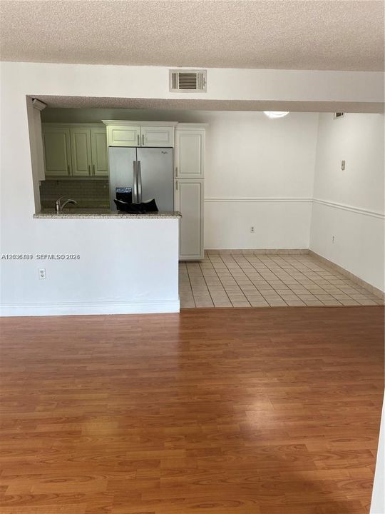 En Venta: $289,900 (2 camas, 2 baños, 1016 Pies cuadrados)