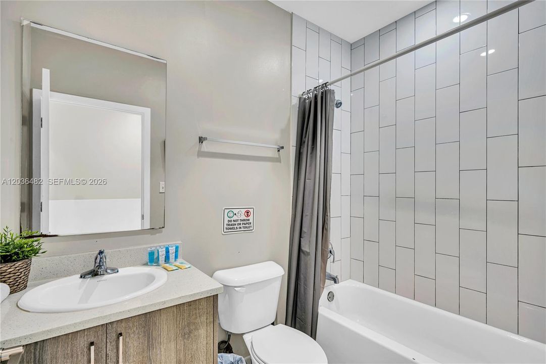 В аренду: $4,000 (3 спален, 2 ванн, 30272 Квадратных фут)