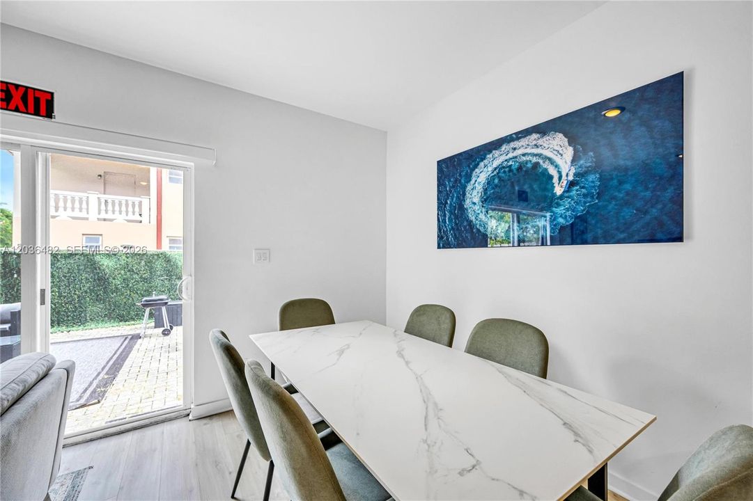 В аренду: $4,000 (3 спален, 2 ванн, 30272 Квадратных фут)